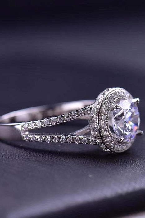 Elegant 1 Carat Moissanite Sterling Silver Ring with Zircon Accents - Luxurious Statement Piece for Effortless Elegance