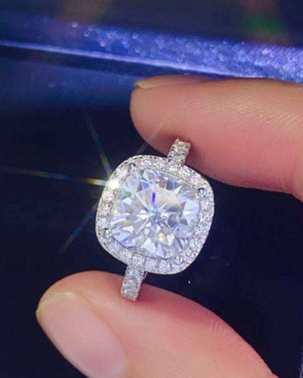 Exquisite Moissanite and Zircon Sterling Silver Ring - A Stunning Jewelry Must-Have