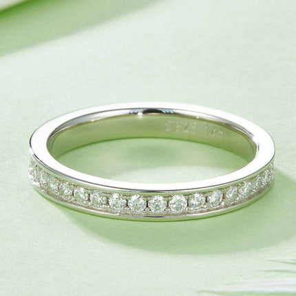Elegant Moissanite Silver Band: A Statement of Modern Luxury