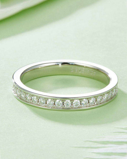Elegant Moissanite Silver Band: A Statement of Modern Luxury