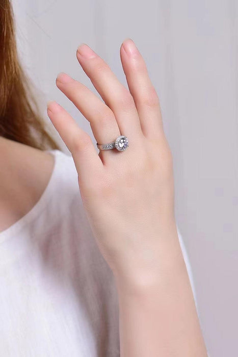 Sophisticated Sterling Silver Ring with Lab-Diamond & Zircon Accents: Timeless Elegance and Superior Craftsmanship
