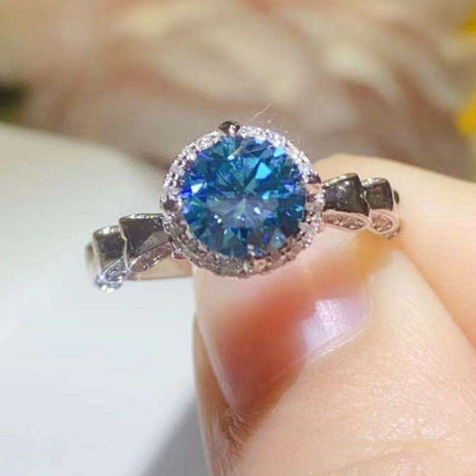 Stunning Sterling Silver Lab-Grown Diamond Ring with Dazzling Zircon Embellishments - An Iconic Fashion Statement