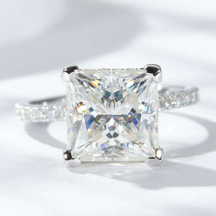 Elegant 5.52 Carat Moissanite Ring in Platinum-Plated Sterling Silver - A Timeless Lab-Diamond Masterpiece