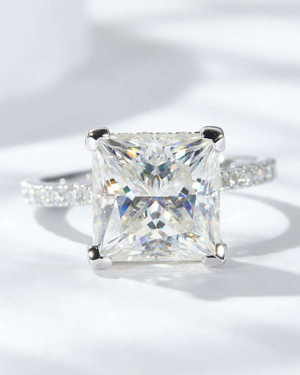 Elegant 5.52 Carat Moissanite Ring in Platinum-Plated Sterling Silver - A Timeless Lab-Diamond Masterpiece