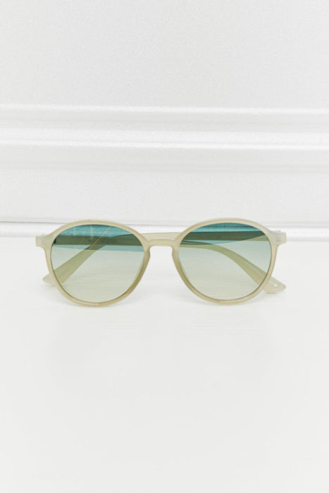 Stylish UV400 Protection Wayfarer Sunglasses with Polycarbonate Frame