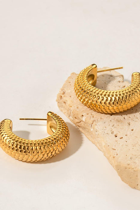 Stylish Stainless Steel C-Hoop Earrings with Scale Pattern