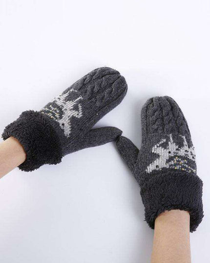Festive Fawn Knit Gloves for a Cozy Christmas