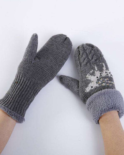 Festive Fawn Knit Gloves for a Cozy Christmas