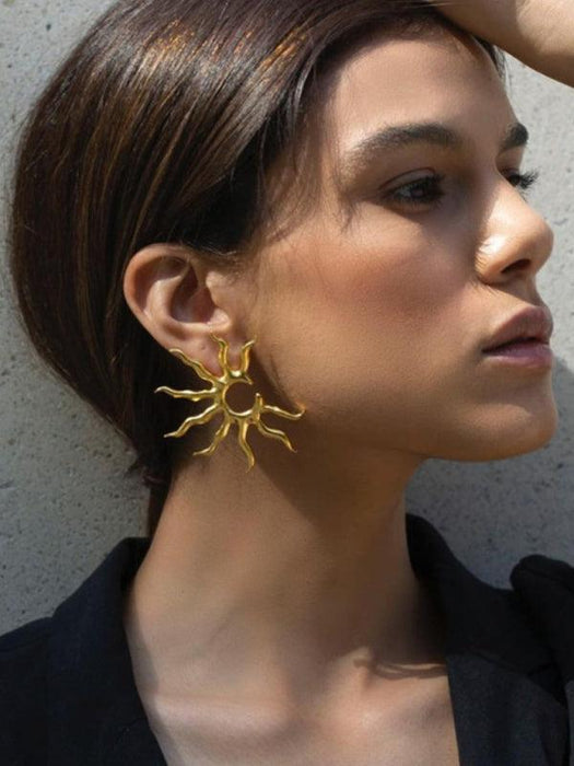 Sunburst Print Stud Earrings with Geometric Design and Random Print Pattern