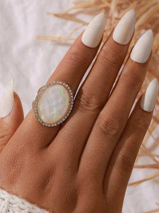 Chic Retro Gold Alloy Ring with Distinctive Design