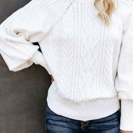 Chic Women's Cozy Twist-Detail Sweater with Mid Collar