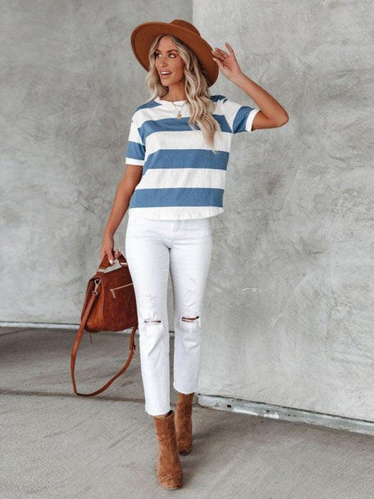 Striped Blue and White T-Shirt with Round Neck and Short Sleeves for Casual Comfort