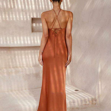 Chic Backless Halterneck Evening Gown for Exquisite Elegance
