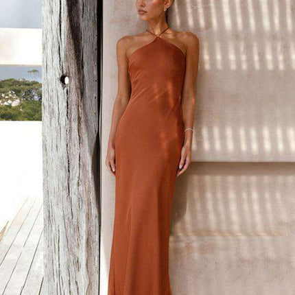 Chic Backless Halterneck Evening Gown for Exquisite Elegance