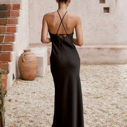 Chic Backless Halterneck Evening Gown for Exquisite Elegance