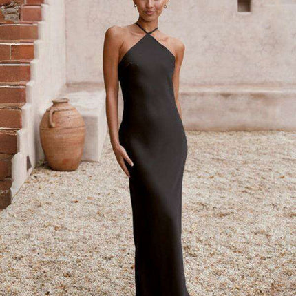 Chic Backless Halterneck Evening Gown for Exquisite Elegance