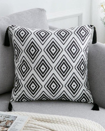Elegant Black and White Velvet Pillowcase for a Luxurious Home Atmosphere
