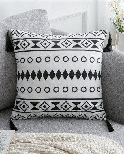 Elegant Black and White Velvet Pillowcase for a Luxurious Home Atmosphere