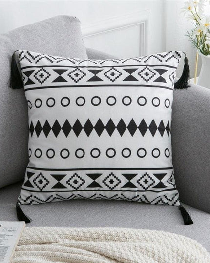 Elegant Black and White Velvet Pillowcase for a Luxurious Home Atmosphere