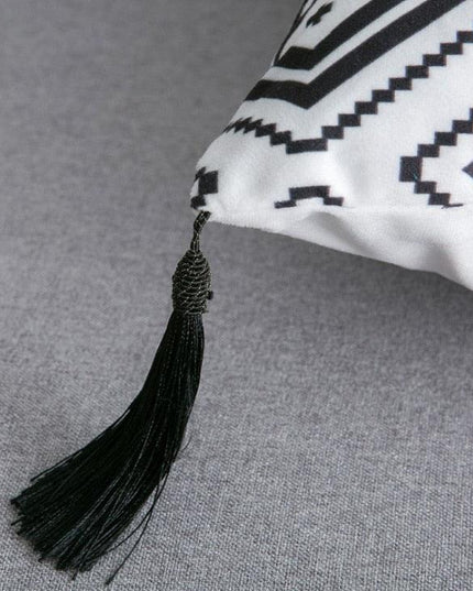 Elegant Black and White Velvet Pillowcase for a Luxurious Home Atmosphere