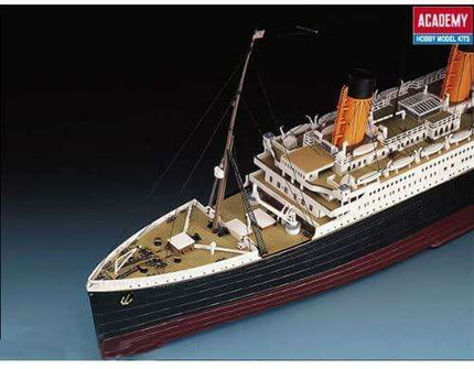 R.M.S. Titanic 1/400 Scale Deluxe Model Kit with Engraved Display Base