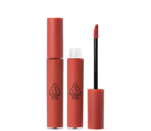 Rose Velvet Lip Tint: Luxurious Lipstick for Featherlight Wear