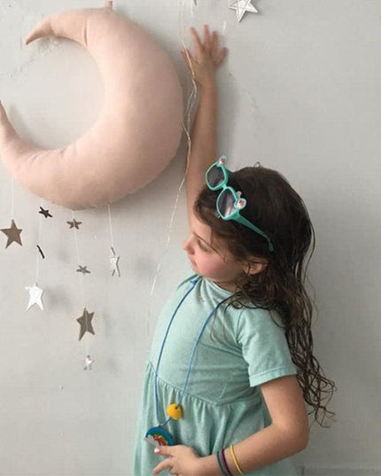 Enchanting Celestial Moon and Star Wall Art for Kids' Rooms - Dreamy Space Decor