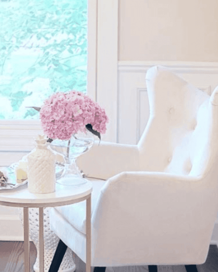 Elegant Floral Oasis - White Pineapple Wildflower Candle