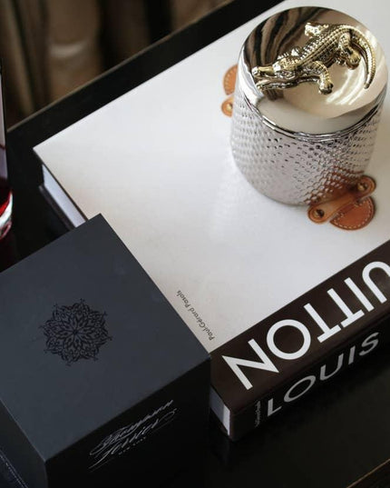 Opulent Silver Crocodile Wood Charnel Candle with Cognac Vanilla Aroma